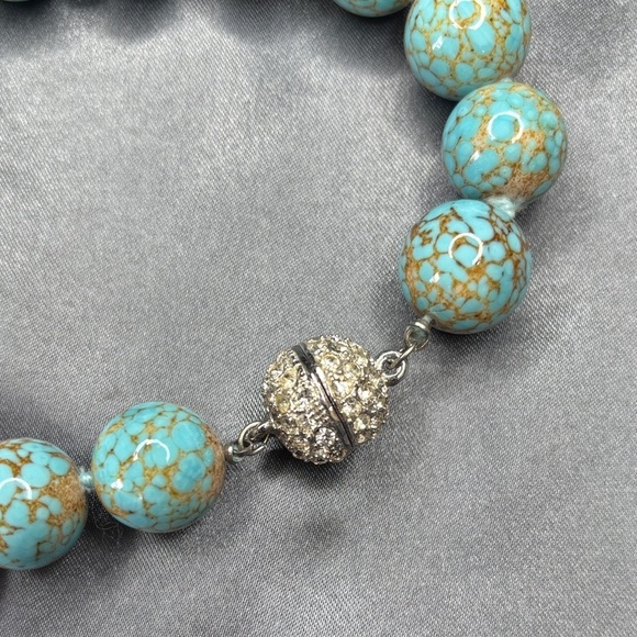 Turquoise Beaded Necklace with Silver Clasp - Picture 4 of 4